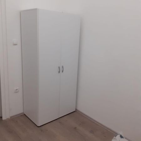 Fantomas*** City Center Apartments No2 3Bedroom + Living Room โซมบ็อตเฮย์ ภายนอก รูปภาพ