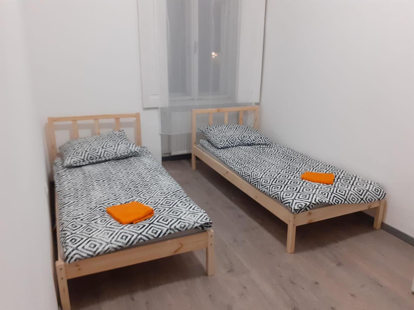 Fantomas*** City Center Apartments No2 3Bedroom + Living Room โซมบ็อตเฮย์ ภายนอก รูปภาพ